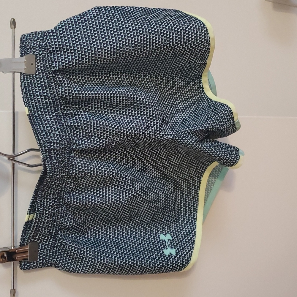 Girls under Armour shorts